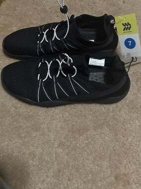 Women's Aurora Water Shoes - Black Size 7
S1